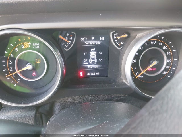 1C4HJXDN8JW232522 Jeep Wrangler Unlimited Sport 4x4