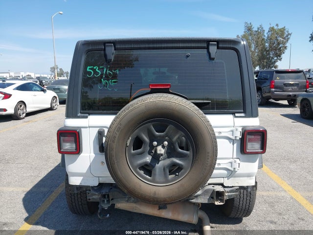 1C4HJXDN8JW232522 Jeep Wrangler Unlimited Sport 4x4