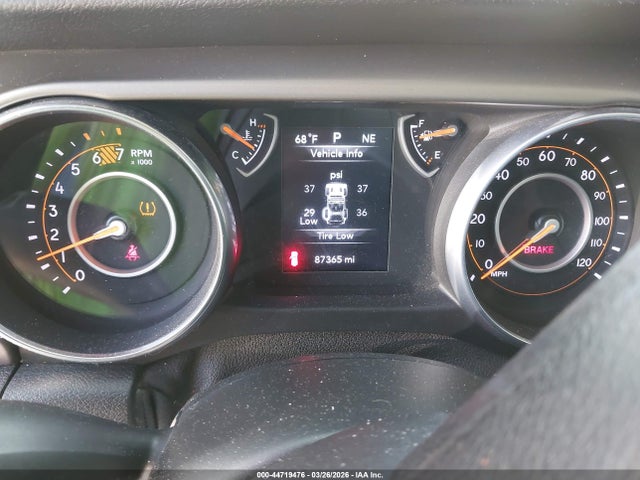 1C4HJXDN8JW232522 Jeep Wrangler Unlimited Sport 4x4