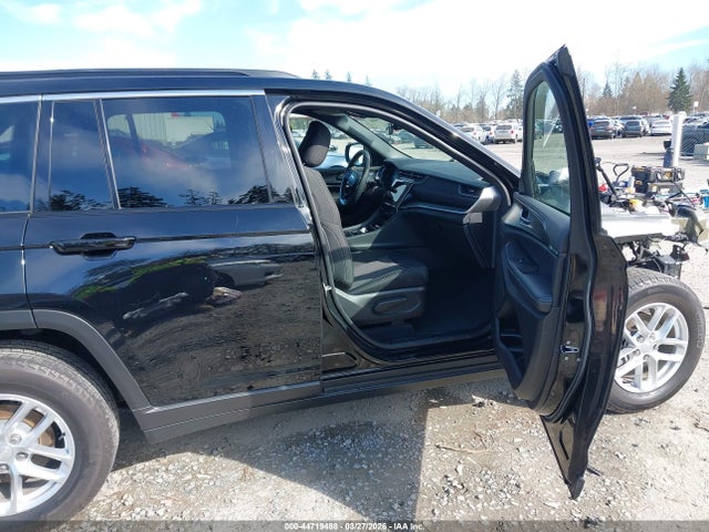1C4RJHAG3SC285518 Jeep Grand Cherokee Laredo X 4x4