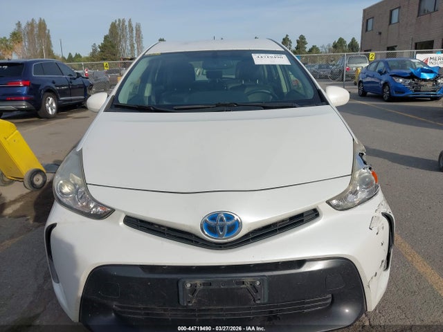 JTDZN3EU4FJ034421 Toyota Prius V Four