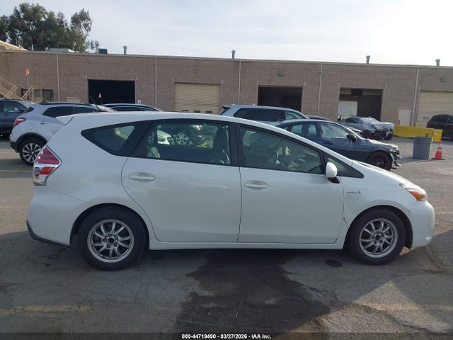 JTDZN3EU4FJ034421 Toyota Prius V Four