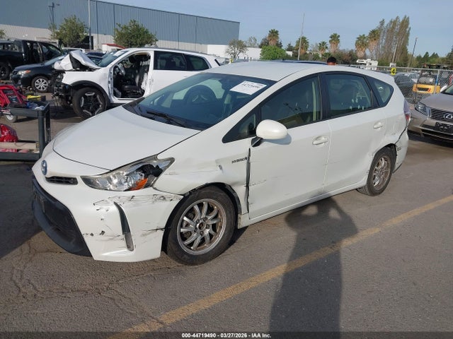 JTDZN3EU4FJ034421 Toyota Prius V Four