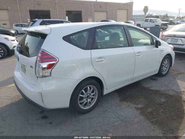 JTDZN3EU4FJ034421 Toyota Prius V Four