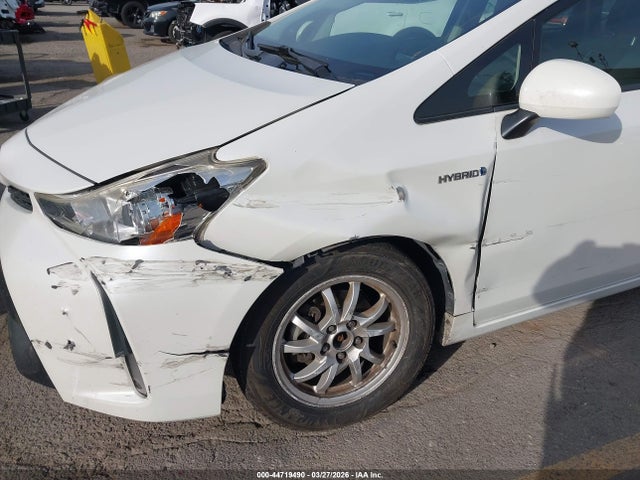 JTDZN3EU4FJ034421 Toyota Prius V Four