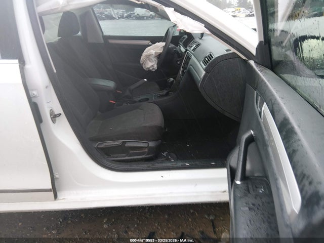 1VWAT7A39GC041150 Volkswagen Passat 1.8t S