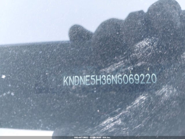KNDNE5H36N6069220 KIA Carnival Mpv Sx