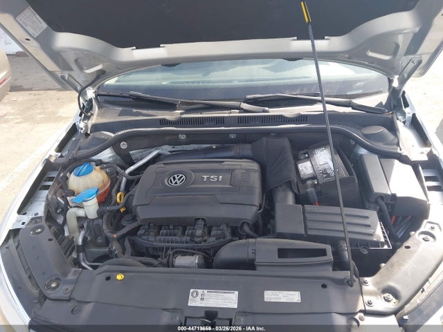 3VWD17AJ4FM401956 Volkswagen Jetta 1.8t Se