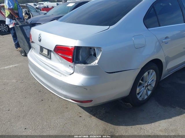3VWD17AJ4FM401956 Volkswagen Jetta 1.8t Se