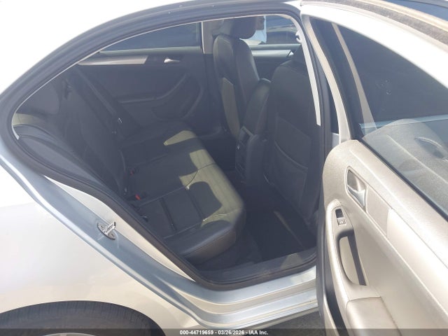 3VWD17AJ4FM401956 Volkswagen Jetta 1.8t Se