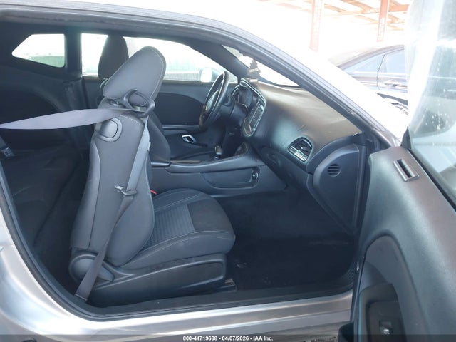 44719668 :رقم المزاد ، 2C3CDZAG0GH280062 vin ، 2016 Dodge Challenger Sxt مزاد بيع