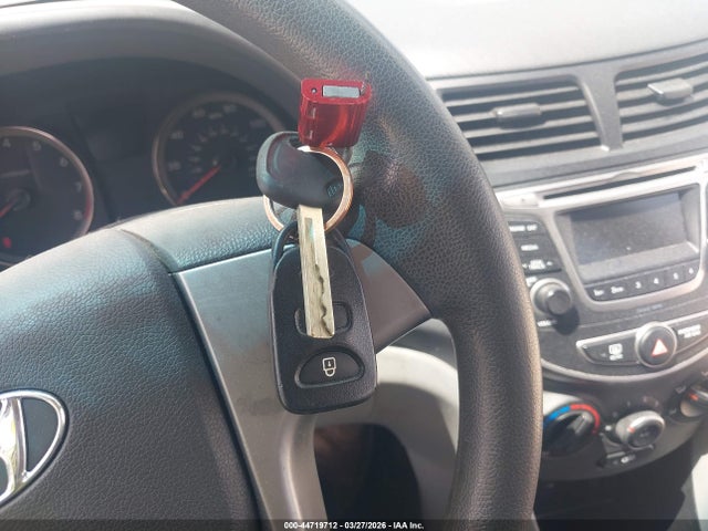 KMHCT4AE1GU965695 Hyundai ACCENT SE