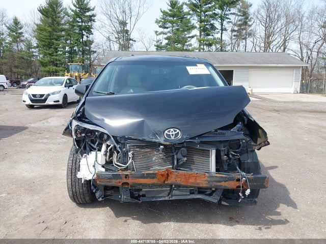 44719785 :رقم المزاد ، 5TDKK3DC2BS154993 vin ، 2011 Toyota Sienna Le V6 مزاد بيع