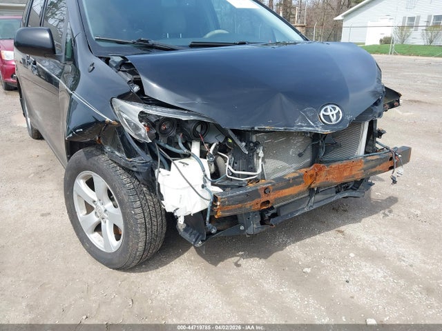 44719785 :رقم المزاد ، 5TDKK3DC2BS154993 vin ، 2011 Toyota Sienna Le V6 مزاد بيع