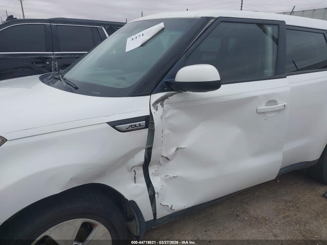 Продаж на аукціоні авто 2015 Kia Soul, vin: KNDJN2A21F7149891, номер лоту: 44719821