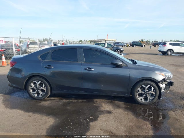 3KPF24ADXME315317 KIA Forte Lxs