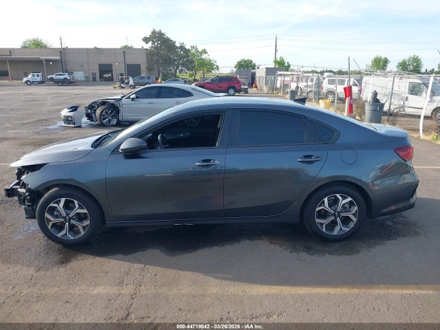 3KPF24ADXME315317 KIA Forte Lxs