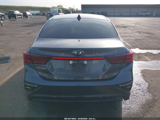 3KPF24ADXME315317 KIA Forte Lxs