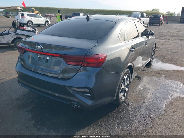 3KPF24ADXME315317 KIA Forte Lxs