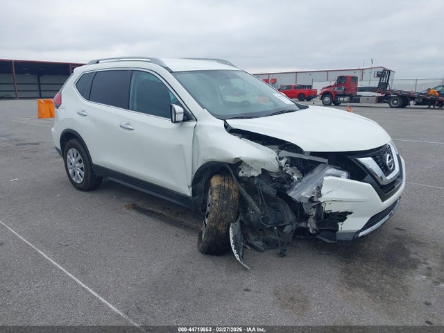2017 Nissan Rogue S მანქანა იყიდება აუქციონზე, vin: 5N1AT2MVXHC812909, აუქციონის ნომერი: 44719953
