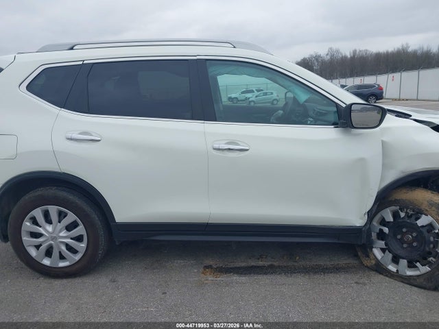2017 Nissan Rogue S მანქანა იყიდება აუქციონზე, vin: 5N1AT2MVXHC812909, აუქციონის ნომერი: 44719953