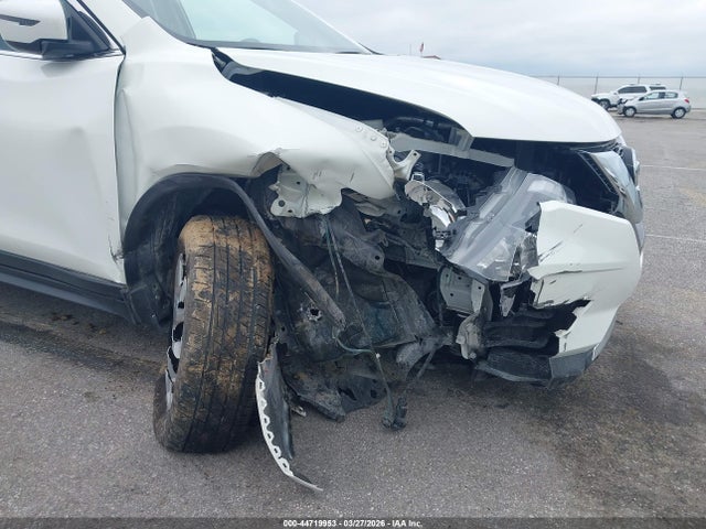 2017 Nissan Rogue S მანქანა იყიდება აუქციონზე, vin: 5N1AT2MVXHC812909, აუქციონის ნომერი: 44719953