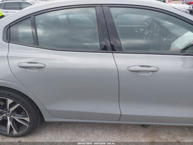 44719978 :رقم المزاد ، 7JRL12FK1RG322134 vin ، 2024 Volvo S60 B5 Core Dark Theme مزاد بيع
