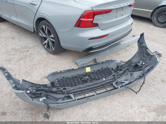 44719978 :رقم المزاد ، 7JRL12FK1RG322134 vin ، 2024 Volvo S60 B5 Core Dark Theme مزاد بيع
