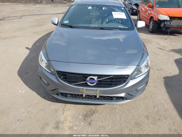YV149MSS8H1373557 Volvo V60 T6 R-design Platinum