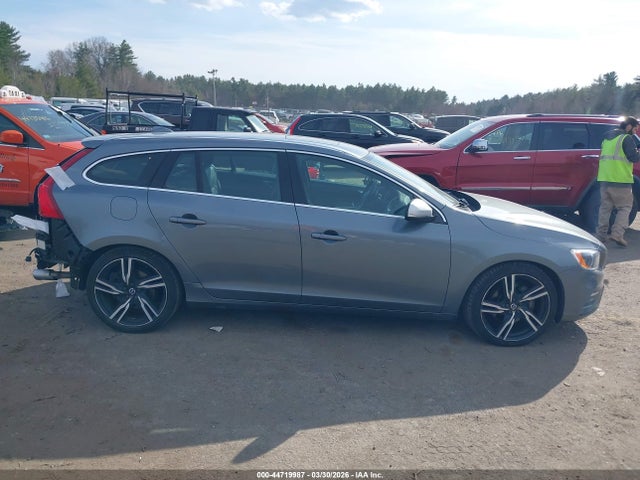 YV149MSS8H1373557 Volvo V60 T6 R-design Platinum