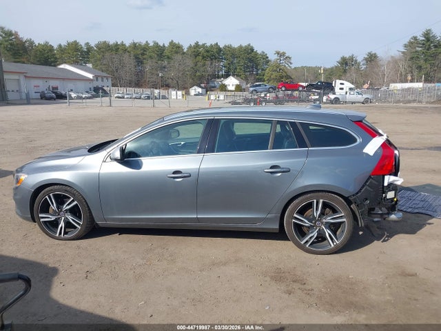 YV149MSS8H1373557 Volvo V60 T6 R-design Platinum