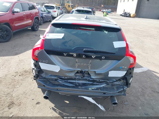 YV149MSS8H1373557 Volvo V60 T6 R-design Platinum