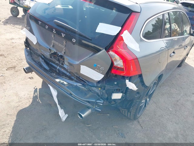YV149MSS8H1373557 Volvo V60 T6 R-design Platinum