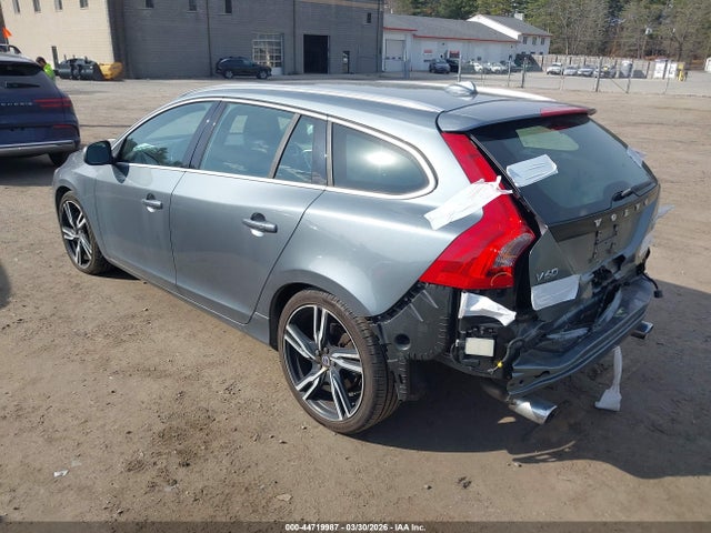 YV149MSS8H1373557 Volvo V60 T6 R-design Platinum