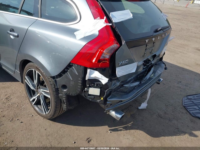 YV149MSS8H1373557 Volvo V60 T6 R-design Platinum