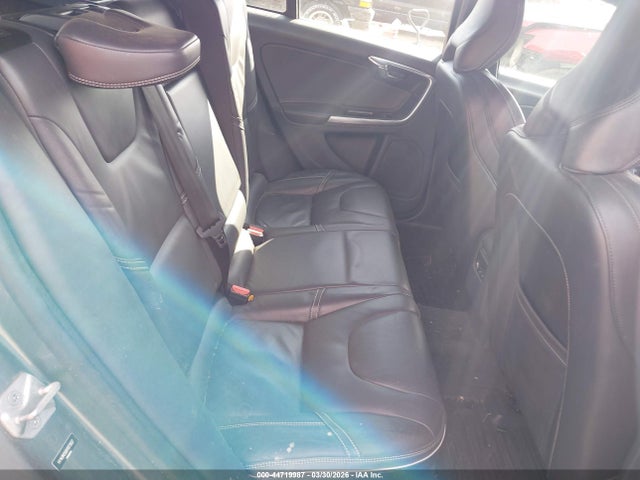 YV149MSS8H1373557 Volvo V60 T6 R-design Platinum