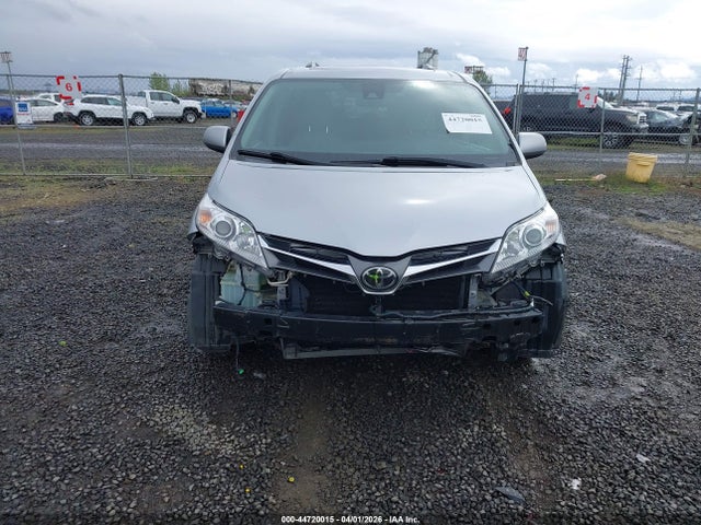 Продажа на аукционе авто 2018 Toyota Sienna Xle Premium 8 Passenger, vin: 5TDYZ3DCXJS935684, номер лота: 44720015
