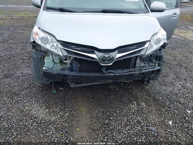 Продажа на аукционе авто 2018 Toyota Sienna Xle Premium 8 Passenger, vin: 5TDYZ3DCXJS935684, номер лота: 44720015