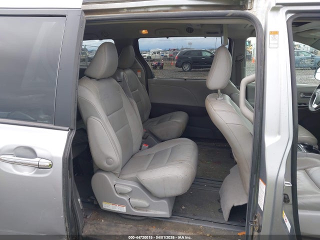 Продажа на аукционе авто 2018 Toyota Sienna Xle Premium 8 Passenger, vin: 5TDYZ3DCXJS935684, номер лота: 44720015