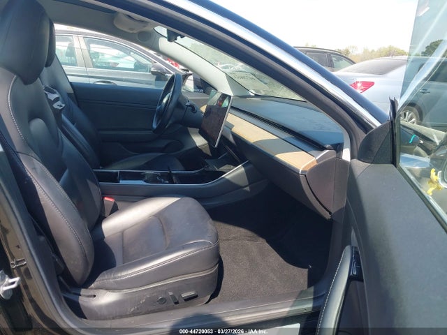 Продажа на аукционе авто 2018 Tesla Model 3, vin: 5YJ3E1EA4JF042177, номер лота: 44720053