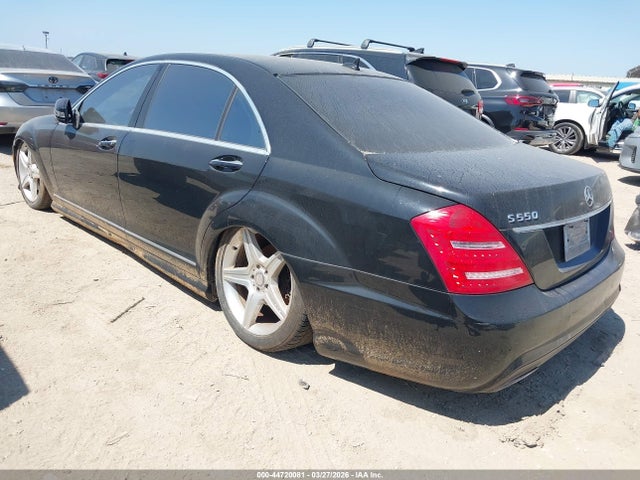 2010 MERCEDES-BENZ S 550 WDDNG7BB7AA292661 Photo 2