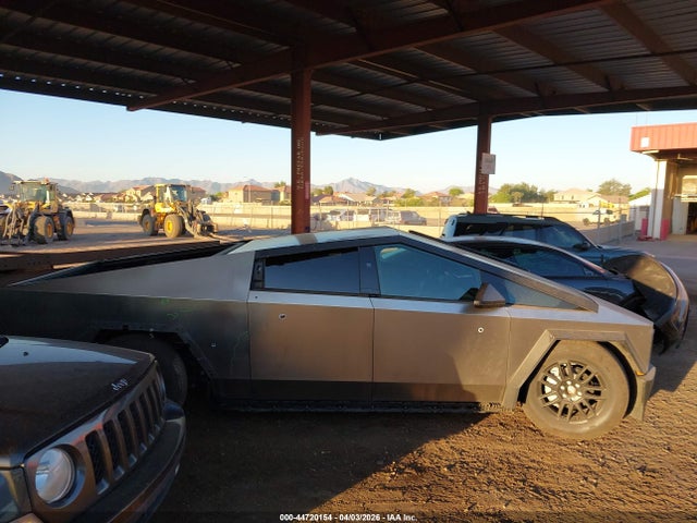 44720154 :رقم المزاد ، 7G2CEHED2SA073216 vin ، 2025 Tesla Cybertruck All-wheel Drive مزاد بيع