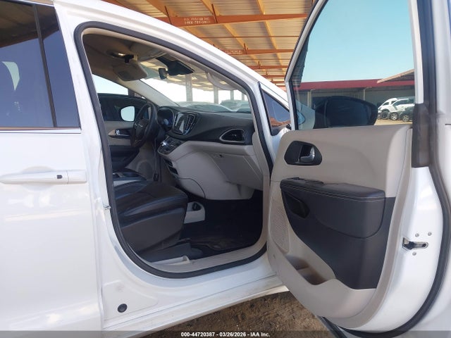 Продажа на аукционе авто 2024 Chrysler Pacifica Touring L, vin: 2C4RC1BG7RR152083, номер лота: 44720387