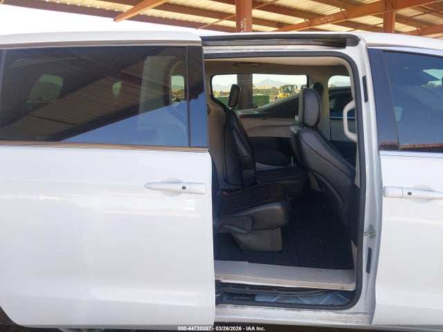 Продажа на аукционе авто 2024 Chrysler Pacifica Touring L, vin: 2C4RC1BG7RR152083, номер лота: 44720387