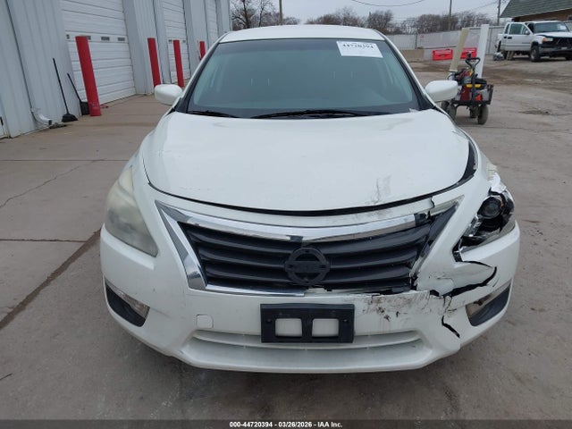 2015 Nissan Altima 2.5 S მანქანა იყიდება აუქციონზე, vin: 1N4AL3AP7FN915096, აუქციონის ნომერი: 44720394