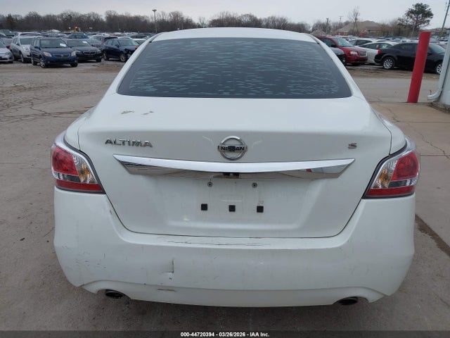 2015 Nissan Altima 2.5 S მანქანა იყიდება აუქციონზე, vin: 1N4AL3AP7FN915096, აუქციონის ნომერი: 44720394