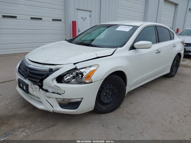 2015 Nissan Altima 2.5 S მანქანა იყიდება აუქციონზე, vin: 1N4AL3AP7FN915096, აუქციონის ნომერი: 44720394