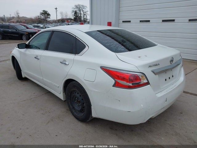 2015 Nissan Altima 2.5 S მანქანა იყიდება აუქციონზე, vin: 1N4AL3AP7FN915096, აუქციონის ნომერი: 44720394