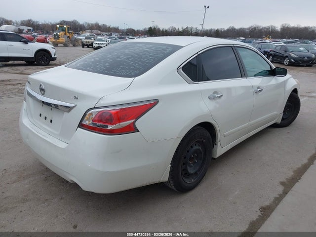 2015 Nissan Altima 2.5 S მანქანა იყიდება აუქციონზე, vin: 1N4AL3AP7FN915096, აუქციონის ნომერი: 44720394