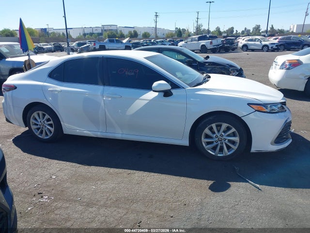 Toyota CAMRY LE 2022 4T1C11AK7NU075810 Image 13